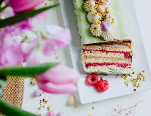 Pierre Chauvet celebra la Pasqua con un cake pistacchio e lampone da condividere