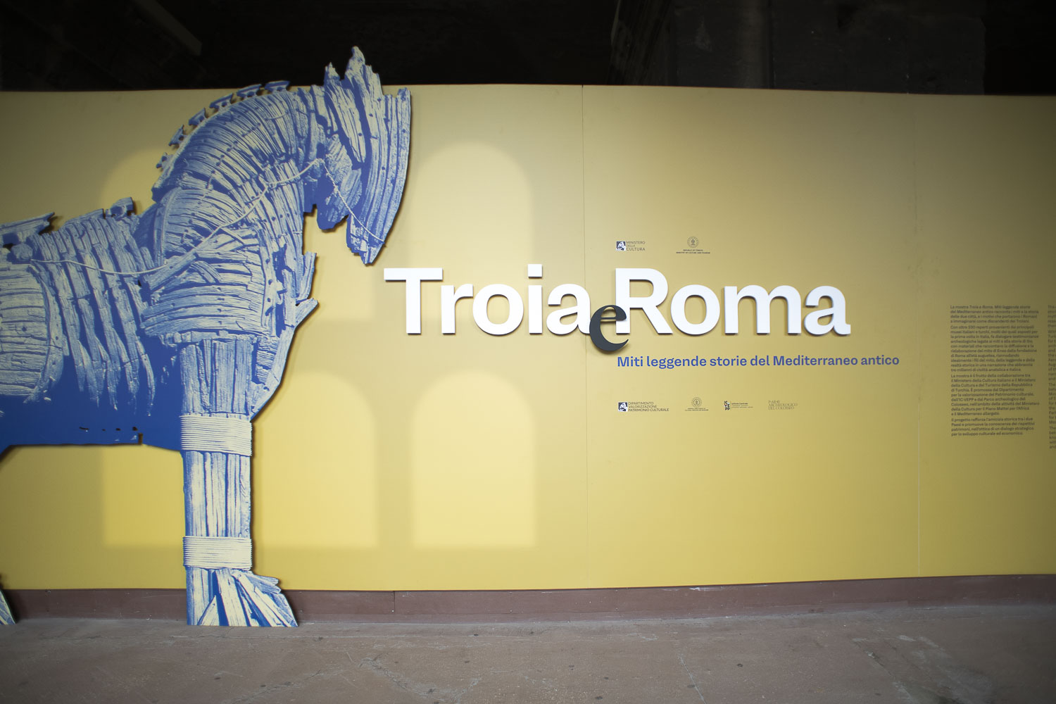 Troia-e-Roma_allestimento-1-_-Foto-Simona-Murrone-Parco-archeologico-del-Colosseo