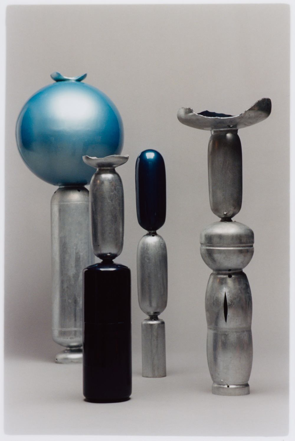 Marie et Alexandre, Vases acoustiques, 2024. Acier galvanisé et peinture de carrosserie.